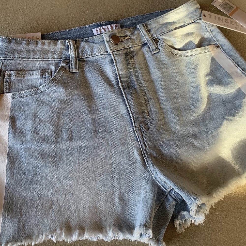 NWT: Tinseltown Juniors White Tux Jean shorts